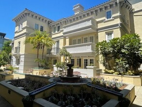 Building Photo - 7101 Playa Vista Dr