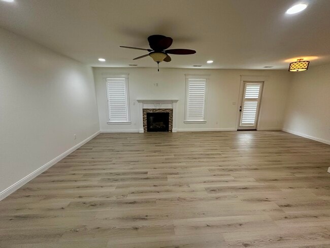 Foto del edificio - 2004 Bates Creek Dr