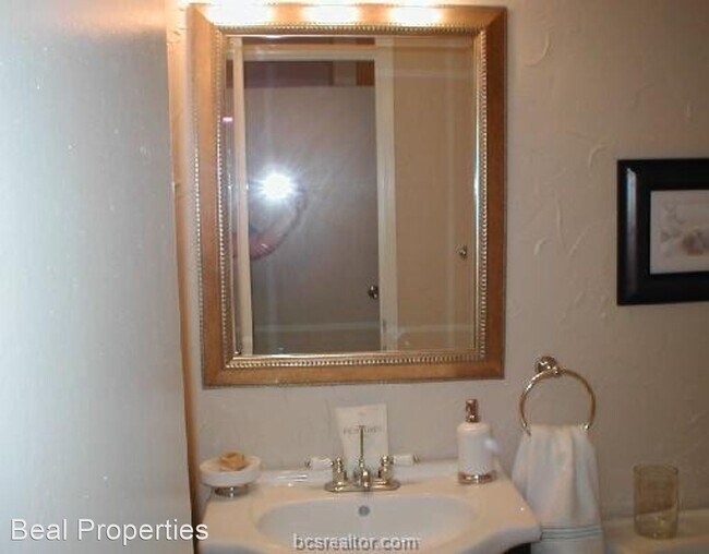 Foto del edificio - 1 br, 1 bath House - 2323 De Lee St. #29