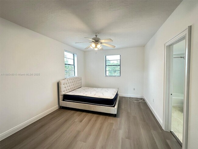 Foto del edificio - 312 SW 32nd Ave
