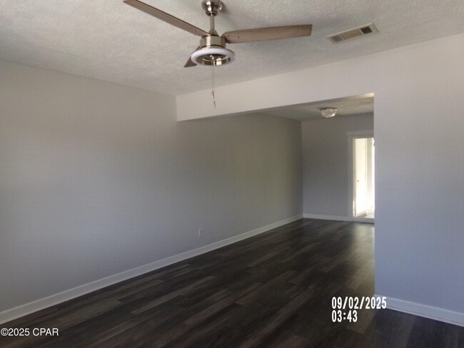 Building Photo - 420 Venetian Way