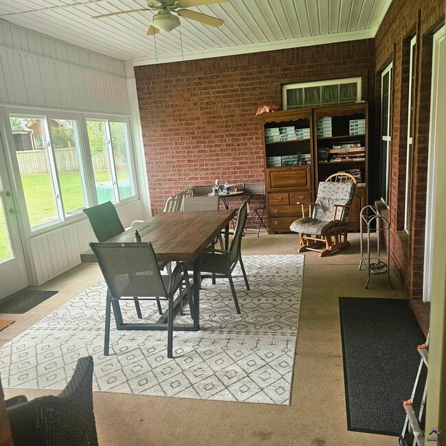 Building Photo - 316 Montview Way