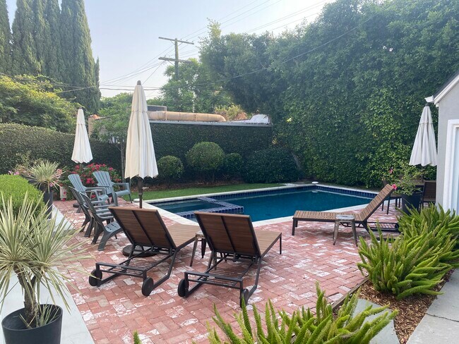 Foto del edificio - 749 N Crescent Heights Blvd