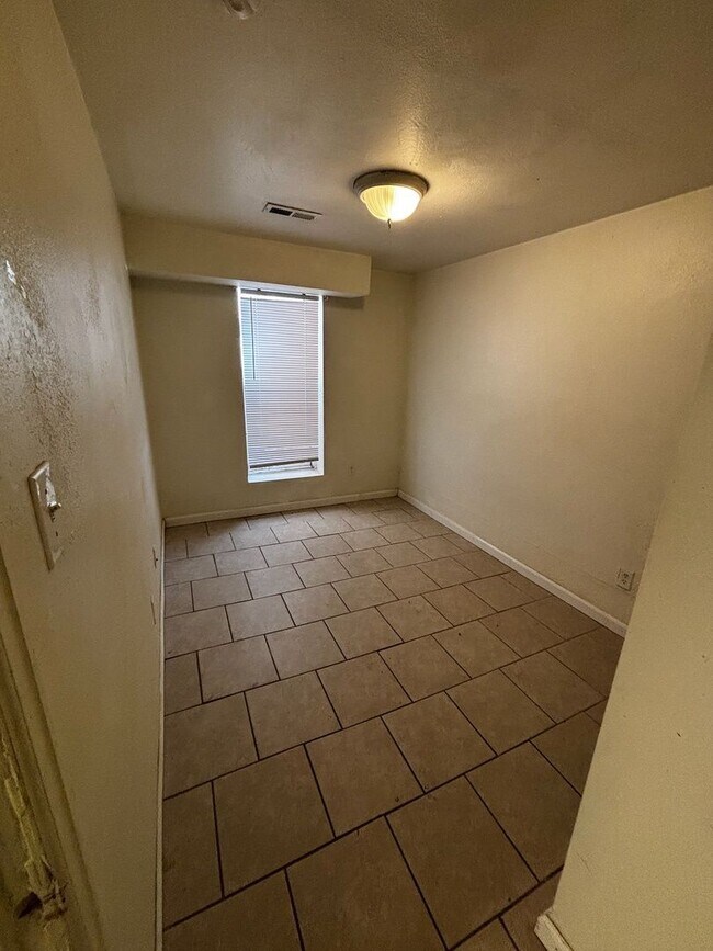 Foto del edificio - 511 W 12th St