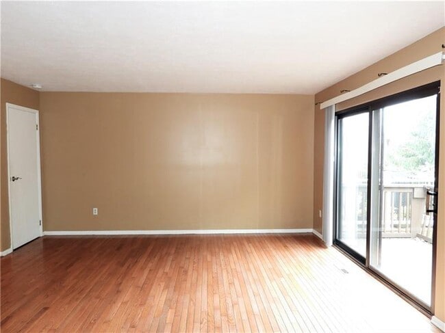 Building Photo - 104 Springwater Ct