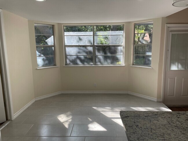 breakfast nook - 8310 Watchtower St