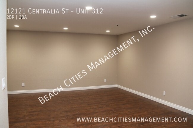 Building Photo - 12121 Centralia St