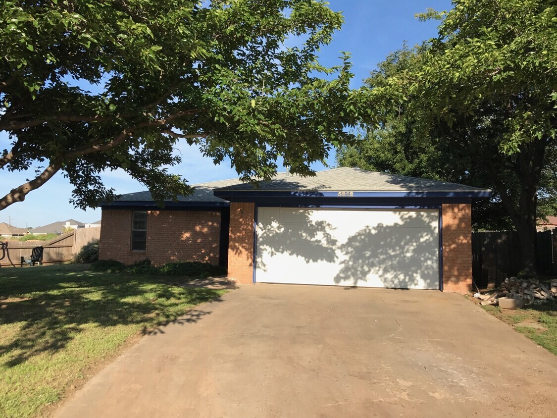Foto principal - 5222 Clearwater Ct