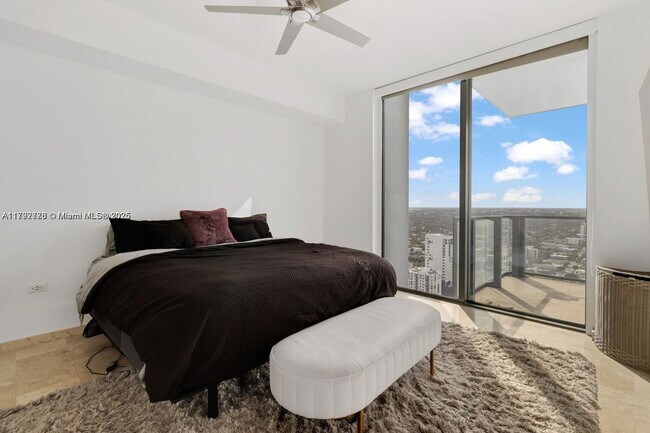 Foto del edificio - 88 SW 7th St