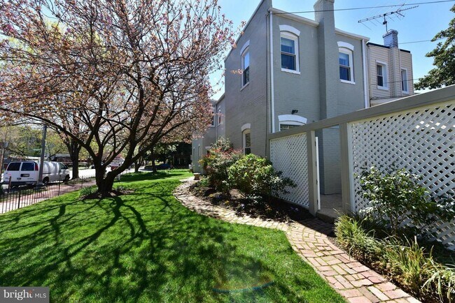 Foto del edificio - 1130 Constitution Ave NE