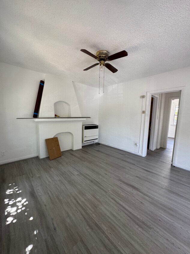 Foto principal - 5031 Romaine St