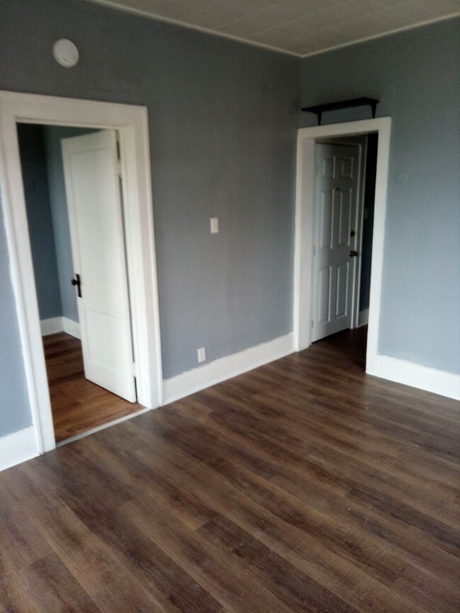 Building Photo - 105 W Monroe Ave