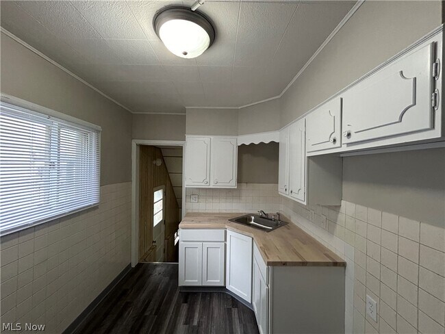 Building Photo - 8208 Goodman Ave