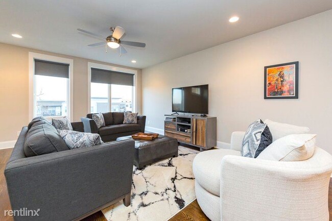 Building Photo - 2 br, 2.5 bath Townhome - 2701 Biloxi Aven...