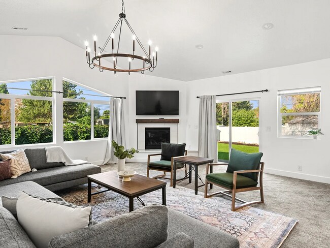 Foto del edificio - Fully Renovated 5BR Home with RV Parking & Designer Finishes