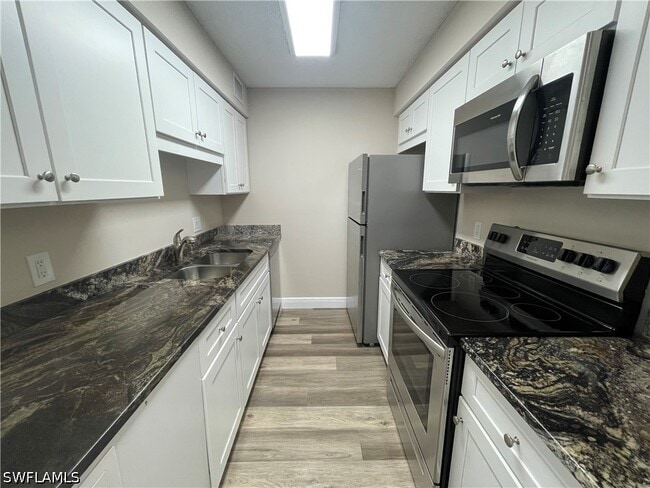 Building Photo - 5325 Summerlin Rd
