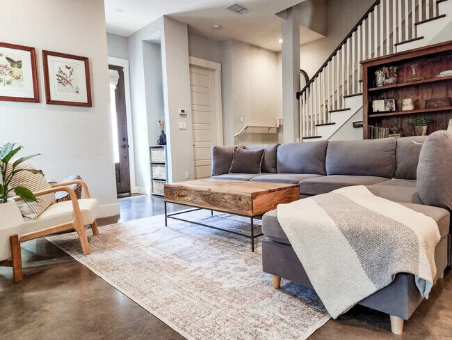 Foto del edificio - 803B Dawson Rd