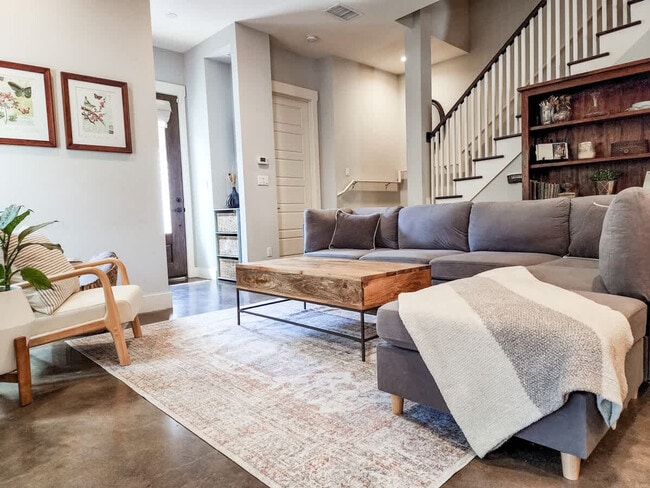 Building Photo - 803B Dawson Rd