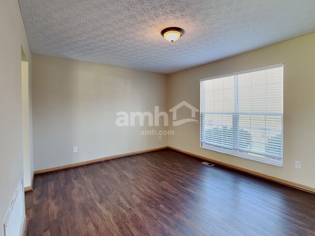 Foto del edificio - 8245 Crete Ln