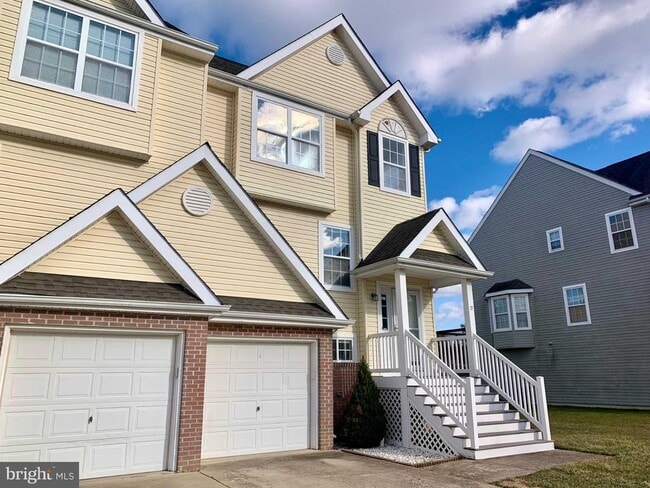 Building Photo - 351 Paradee Dr