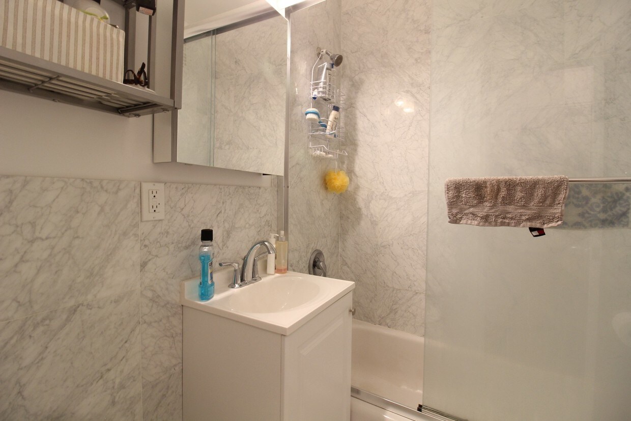 Foto del edificio - 235 E 80th St