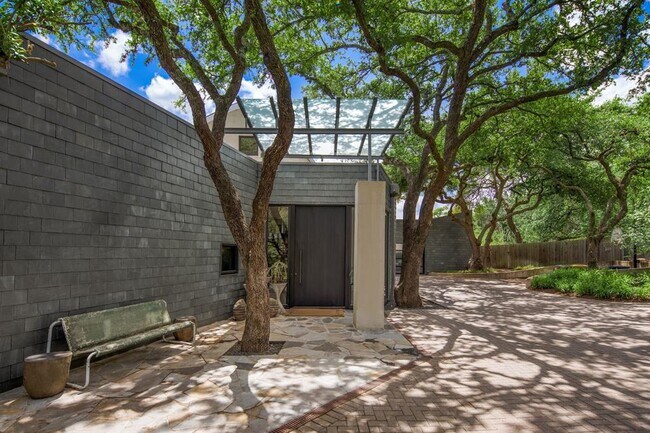 Foto del edificio - 3200 Stratford Hills Ln
