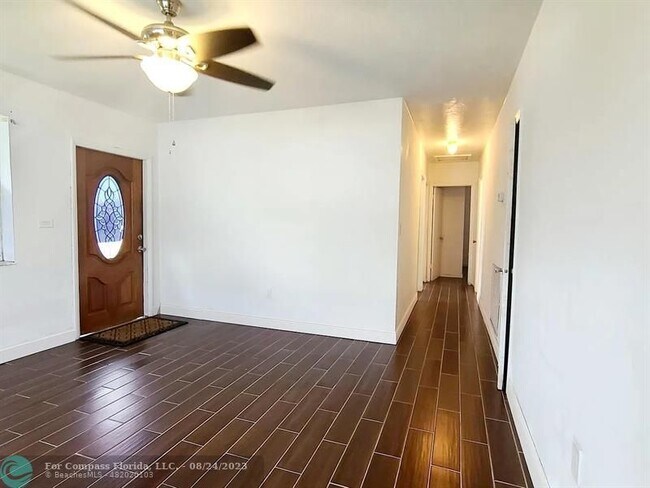 Foto del edificio - 10850 SW 221st St Rd