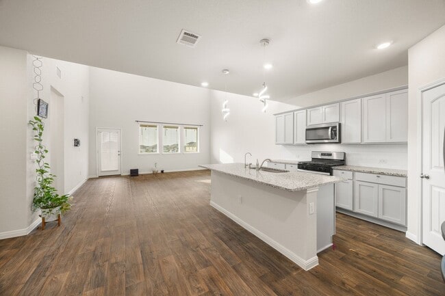 Foto del edificio - Spacious 4-Bedroom Home with High Ceilings, Game Room & Open Living in Georgetown