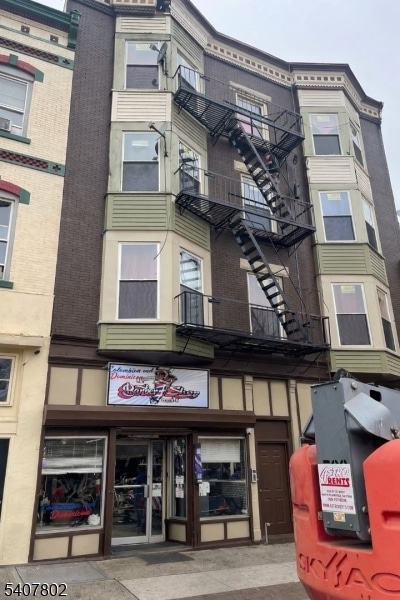 Building Photo - 197 North Ave