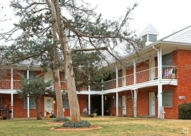 Foto del edificio - Brookwood Apartments