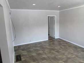 Building Photo - 609 E 100 N