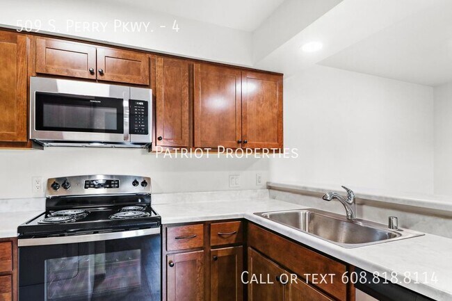 Building Photo - 2 bedroom/ 1 bath apartment in Oregon, WI