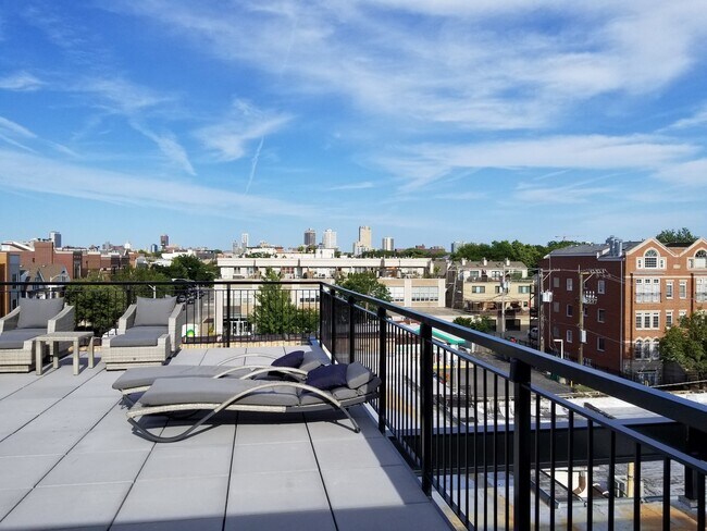 Foto del edificio - 1409 W Diversey Pkwy