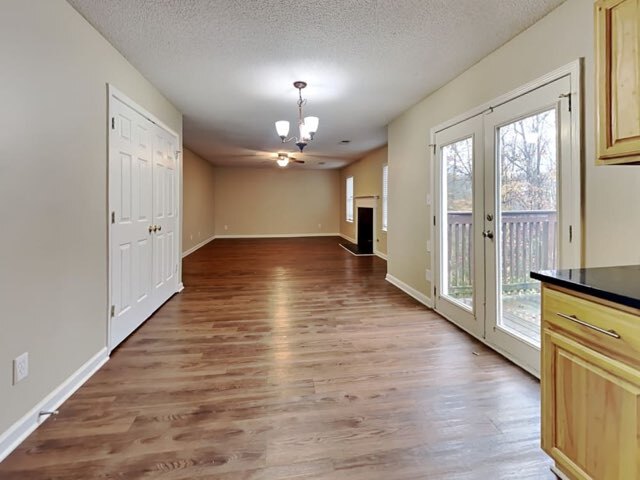 Building Photo - 3873 Riverview Chase Bluff