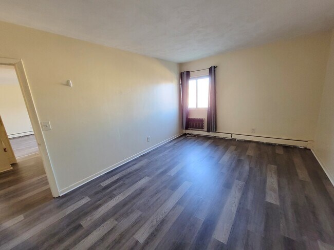 Building Photo - 104 Waite St