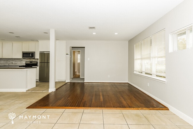 Building Photo - 6015 Glenhurst Dr