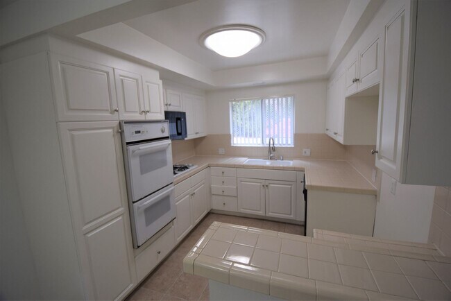 Building Photo - 14706 Dickens St