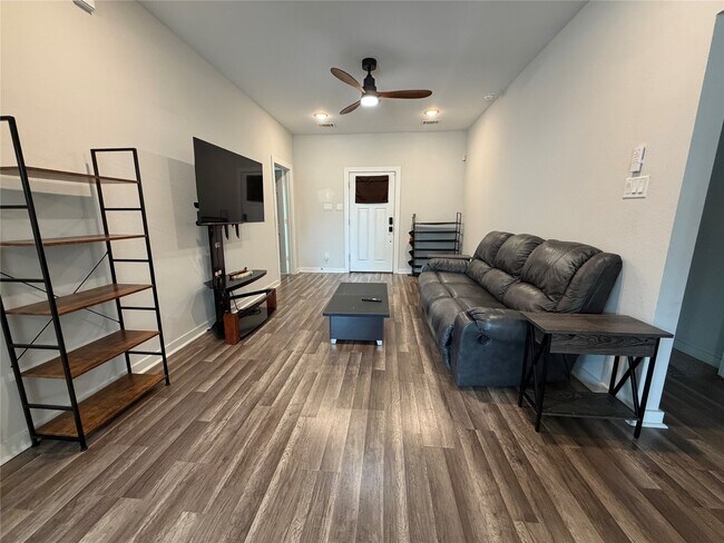 Building Photo - 8049 Ritz St