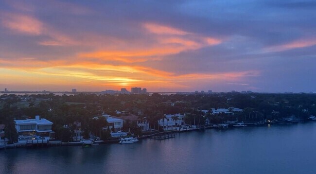 Foto del edificio - 5600 Collins Ave