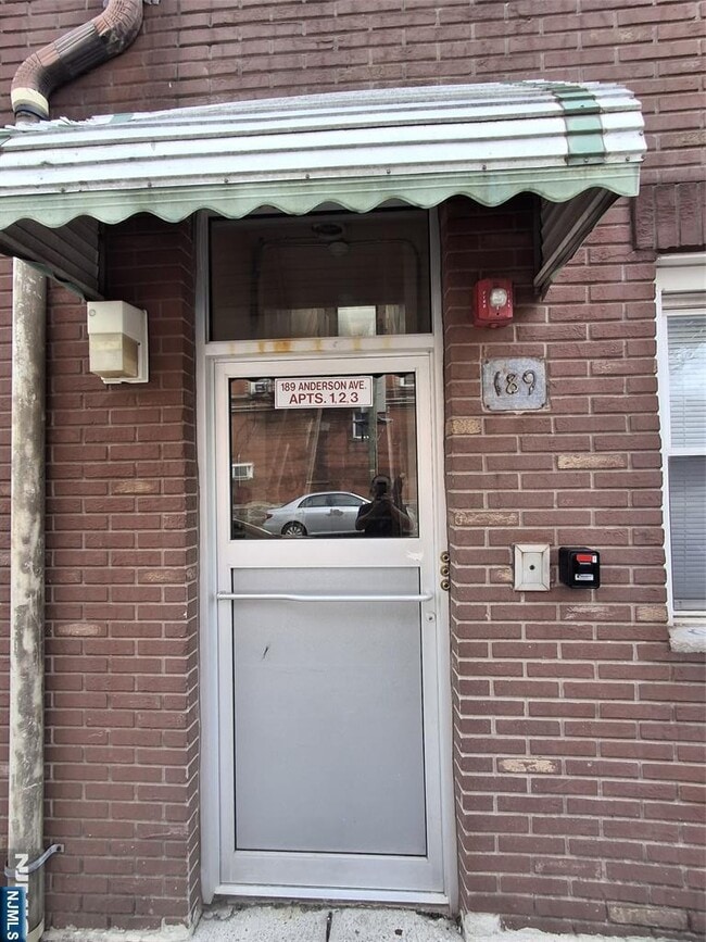 Foto del edificio - 189 Anderson Ave