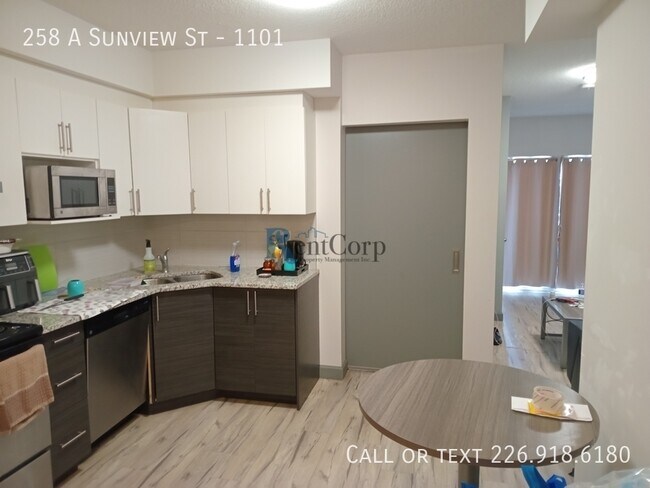 Building Photo - 258 Sunview St