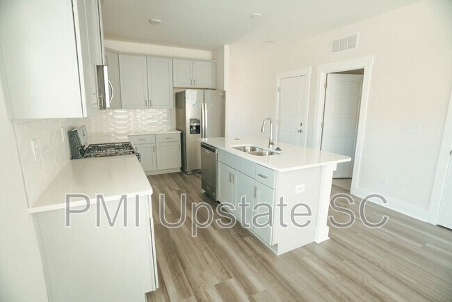 Building Photo - 35 Galley Ln