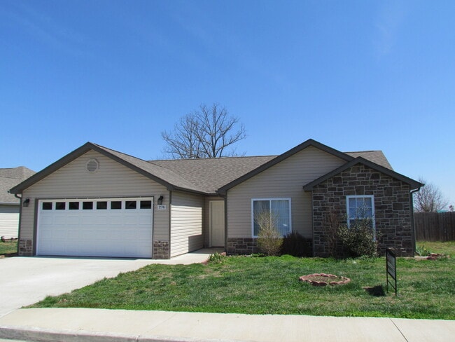 Building Photo - Available May 2nd!