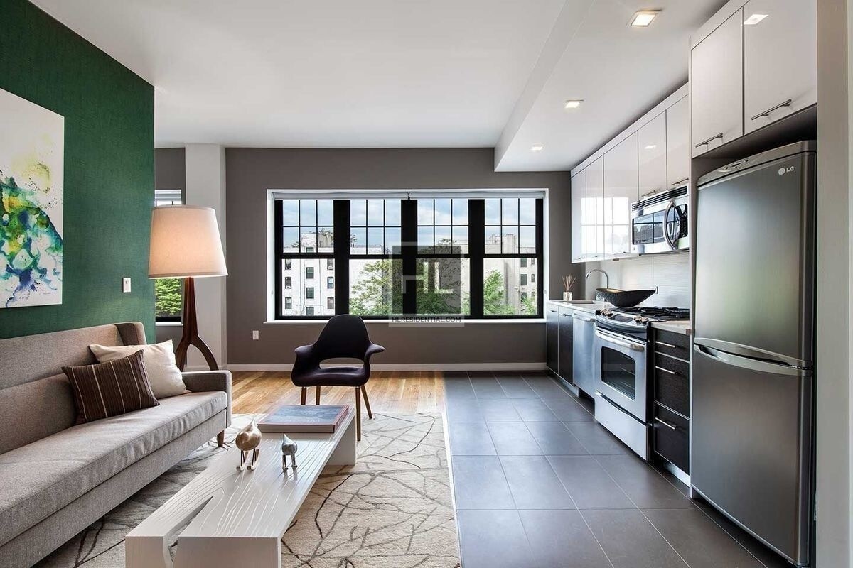 Primary Photo - 123 Parkside Ave