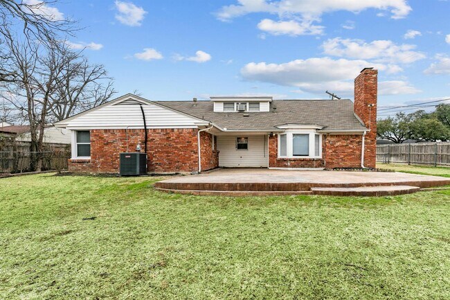 Foto del edificio - Charming 5BR Fort Worth home with big backyard & patio