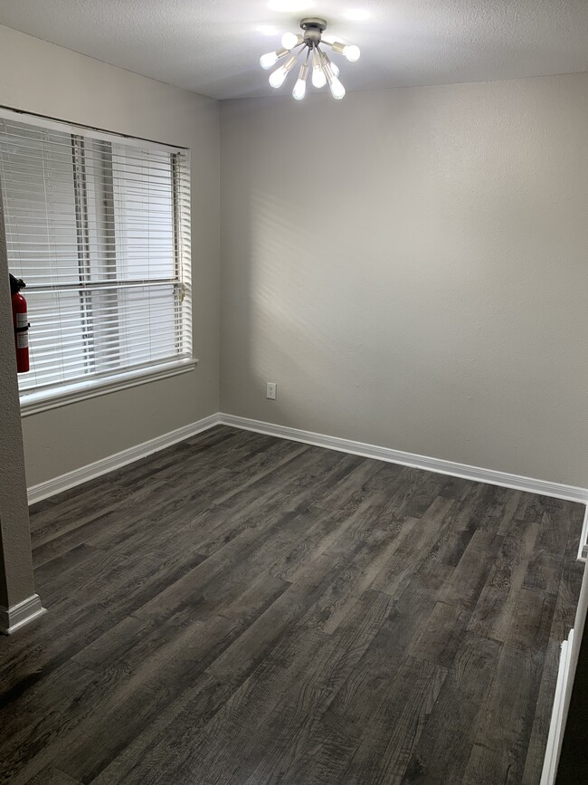 Dining - Memorial Fountain