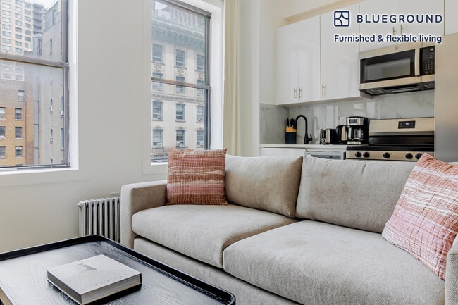 Building Photo - 161 W 54th St