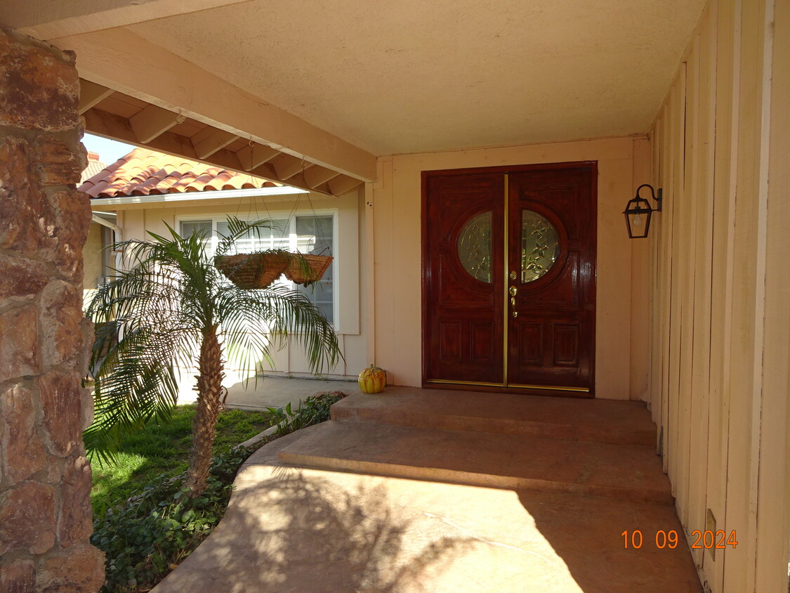 Foto principal - 1439 Larkspur St