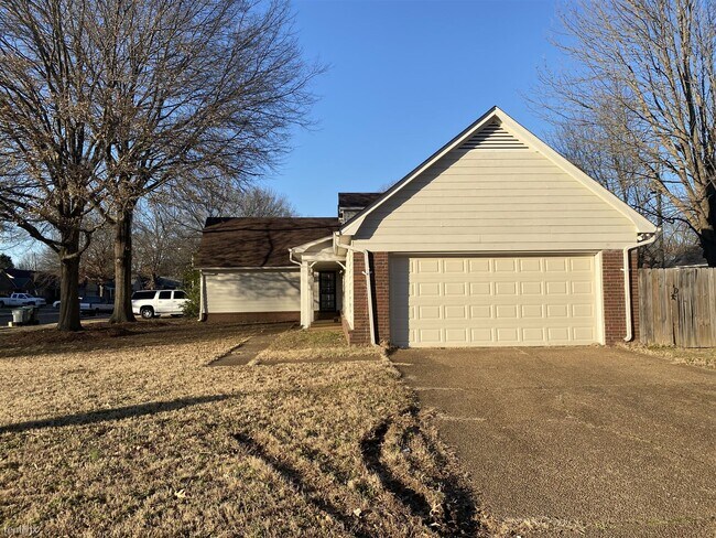 Building Photo - 3 br, 2 bath Condo - 2576 Laurelcrest Dr