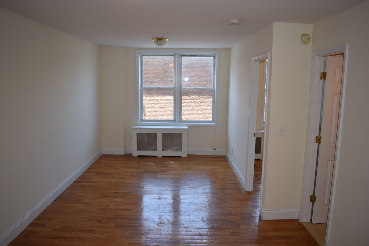 Primary Photo - 2510 Ocean Pkwy